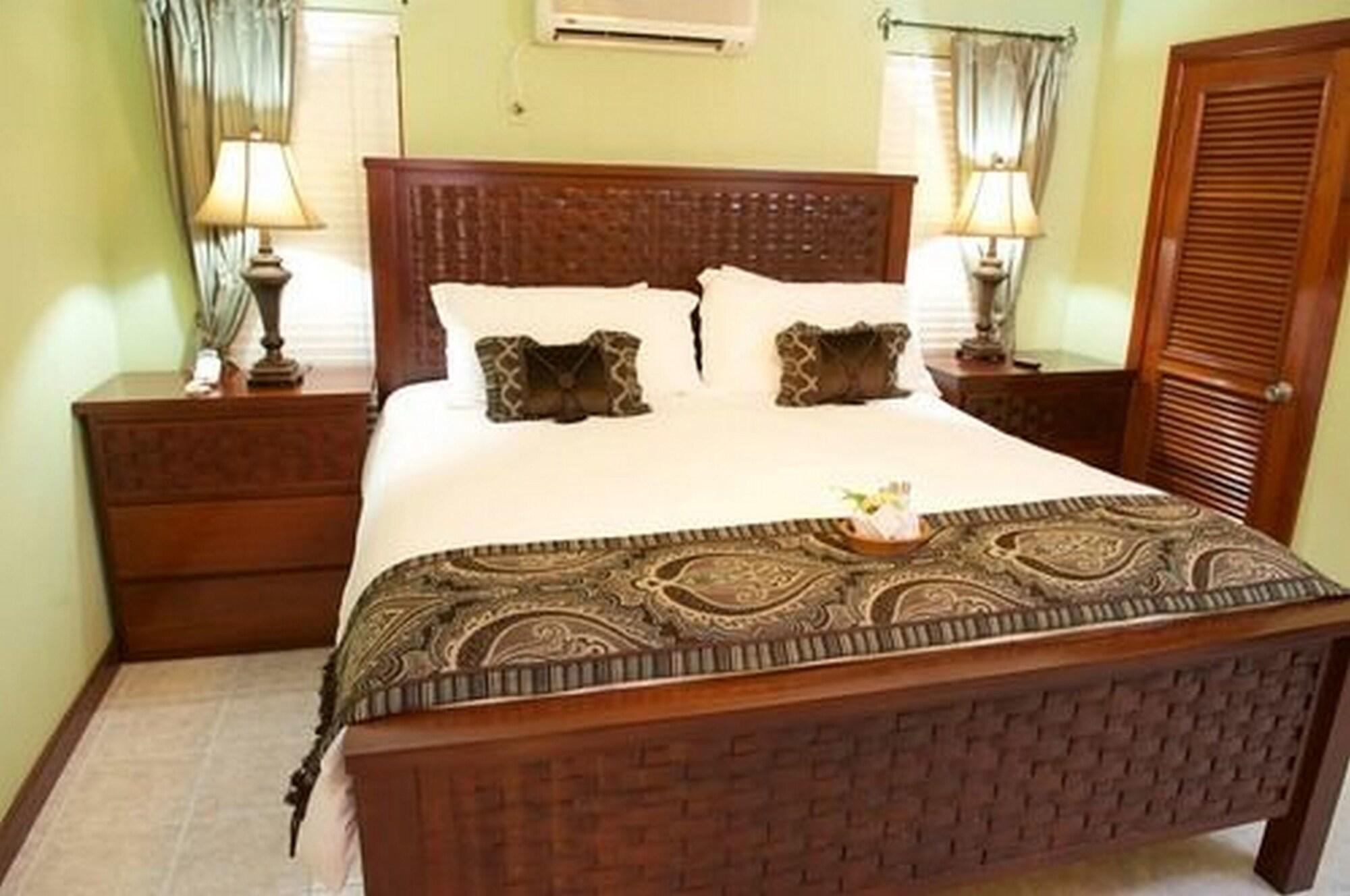 The Palms Oceanfront Suites ซานเปโดร ภายนอก รูปภาพ