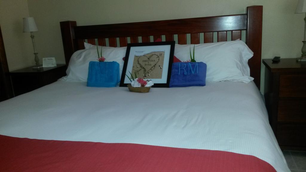 The Palms Oceanfront Suites ซานเปโดร ภายนอก รูปภาพ