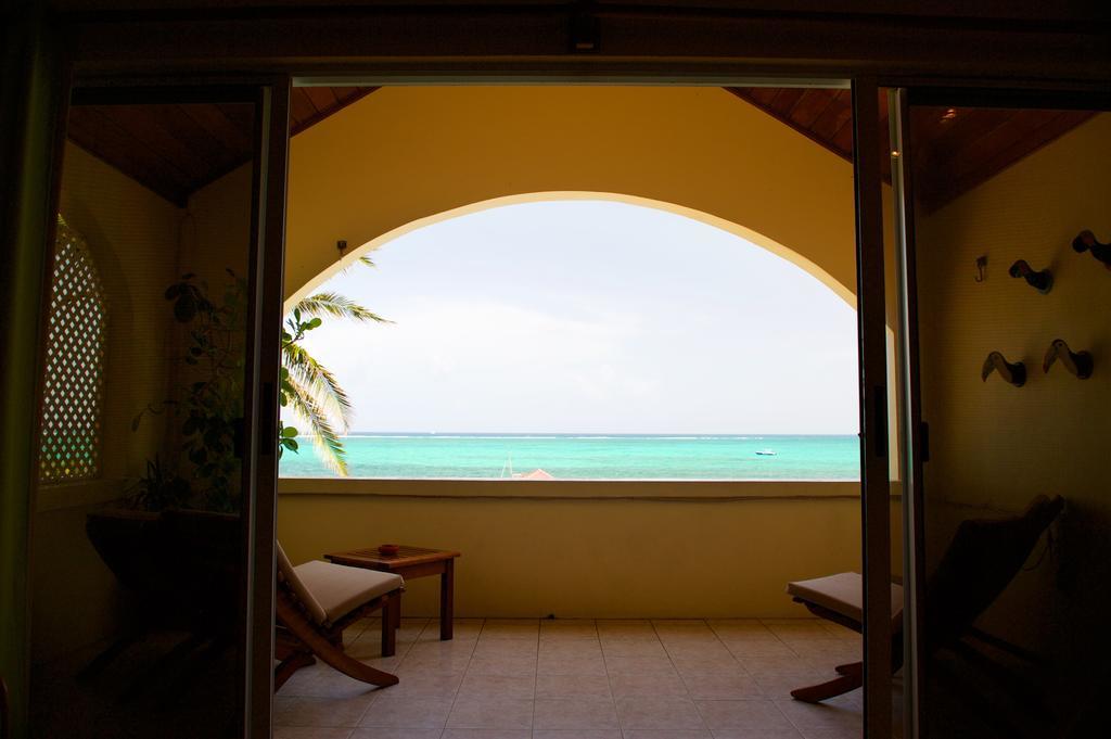 The Palms Oceanfront Suites ซานเปโดร ภายนอก รูปภาพ